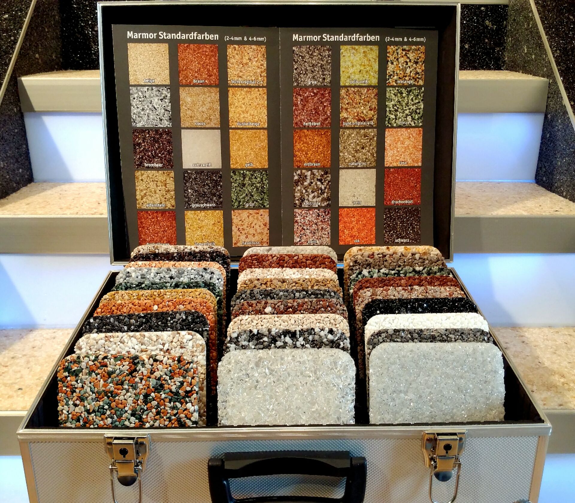 Musterkoffer für Steinteppich Farben