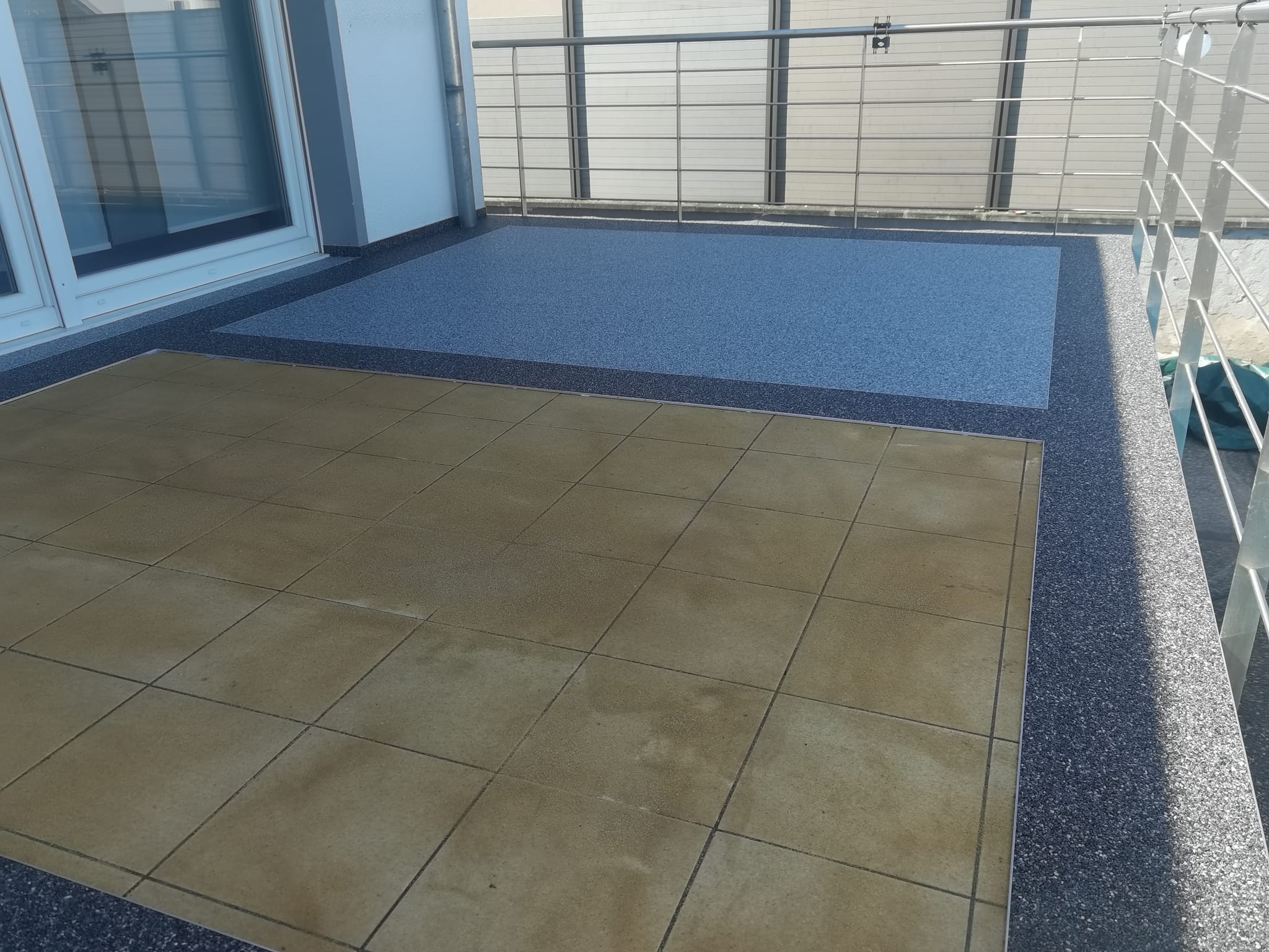 Fliesen als Untergrund für Steinteppich