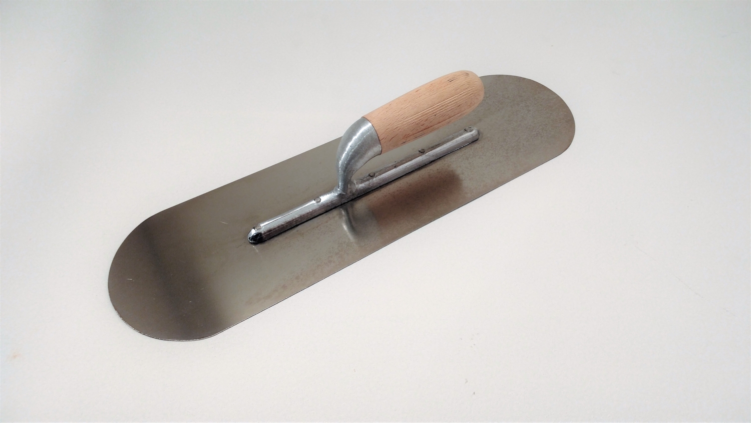 Endbearbeitungs-Glättekelle für Steinteppich